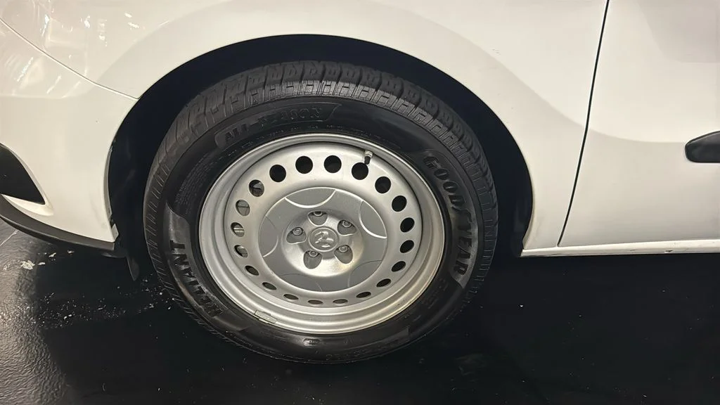 Used 2022 White Ram Base image 7