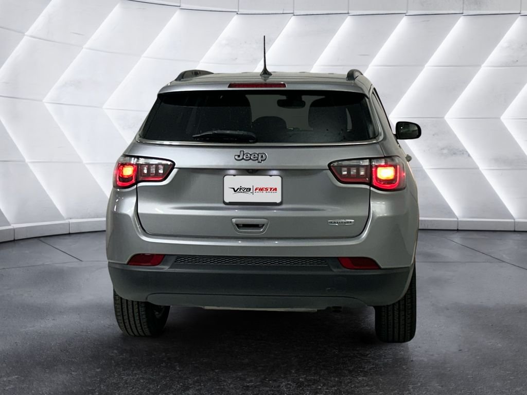 Used 2021 Silver Jeep Latitude image 5