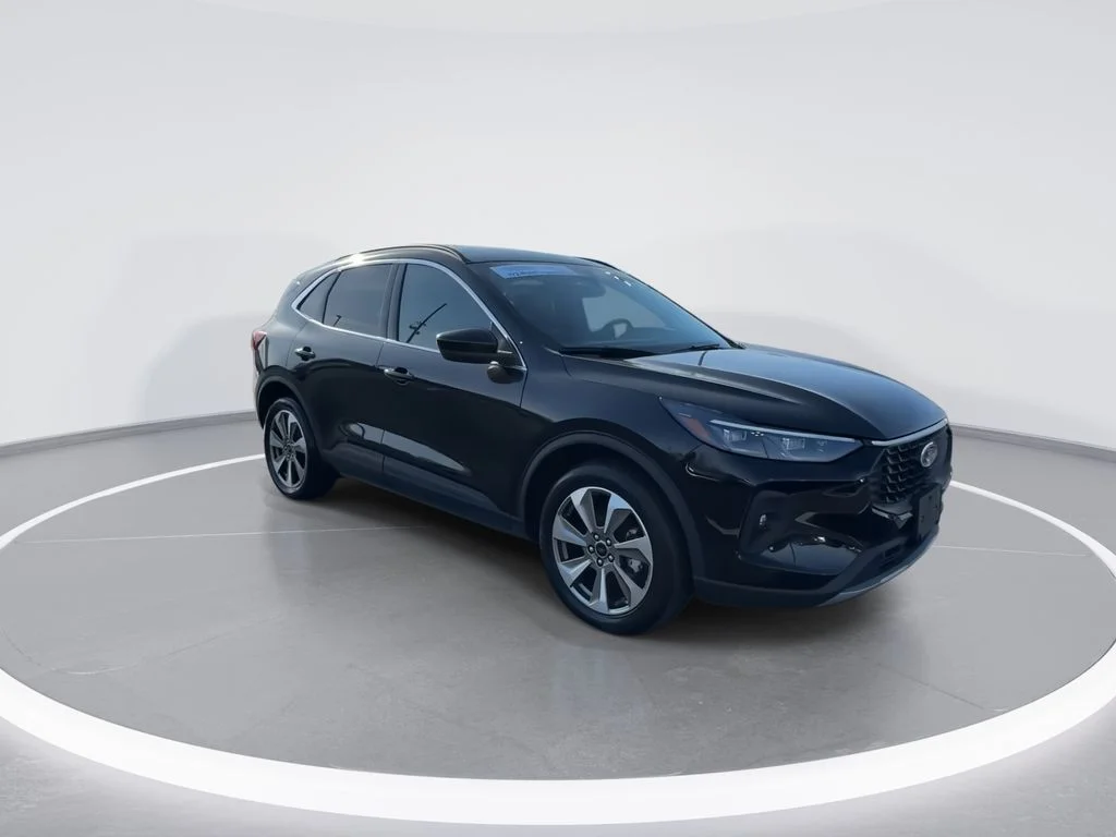Used 2025  Ford Platinum image 2