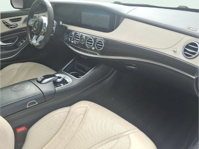 Used 2019 White Mercedes-Benz 4MATIC® image 24