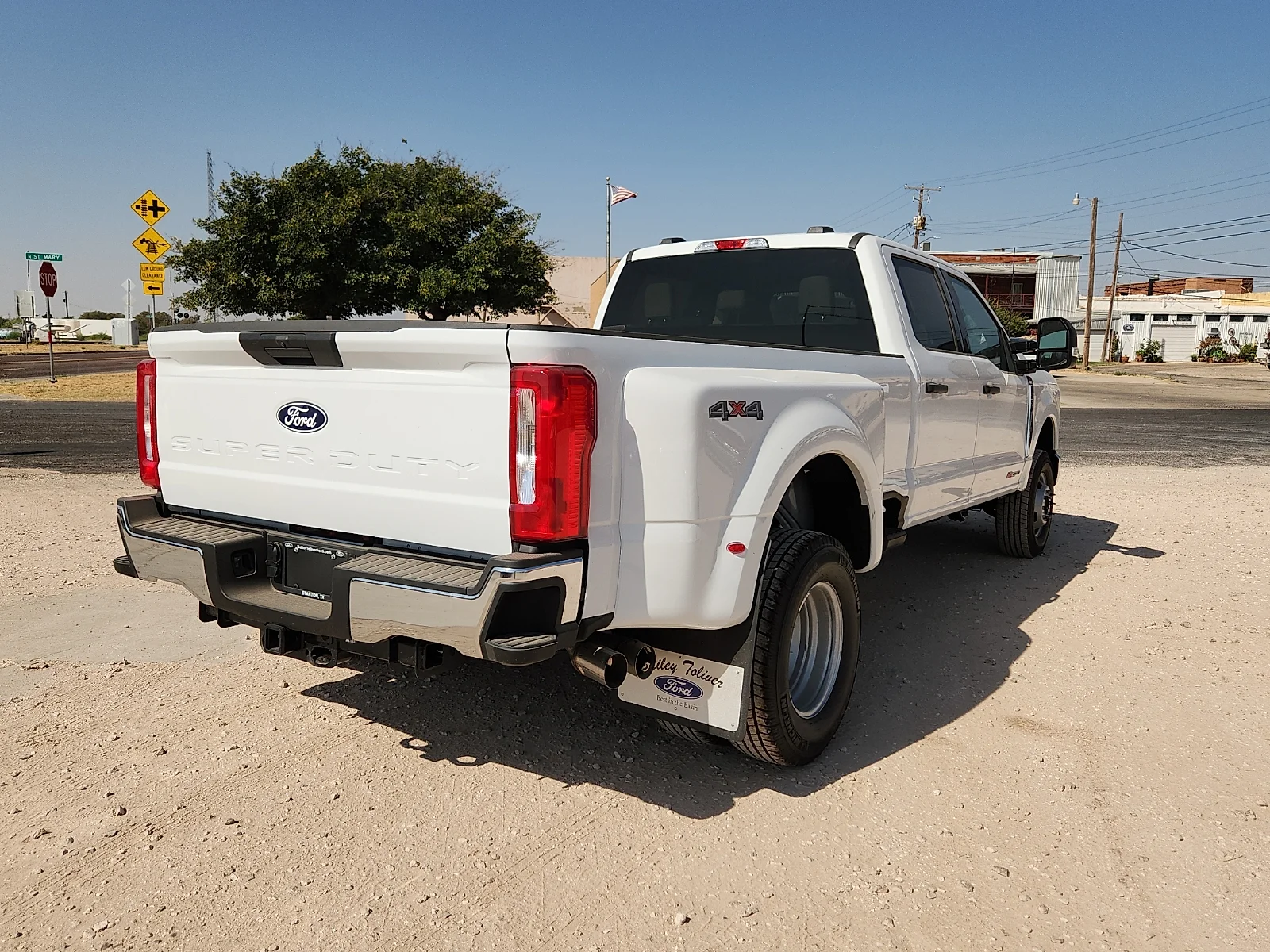 New 2027 Oxford White Ford XLT image 7