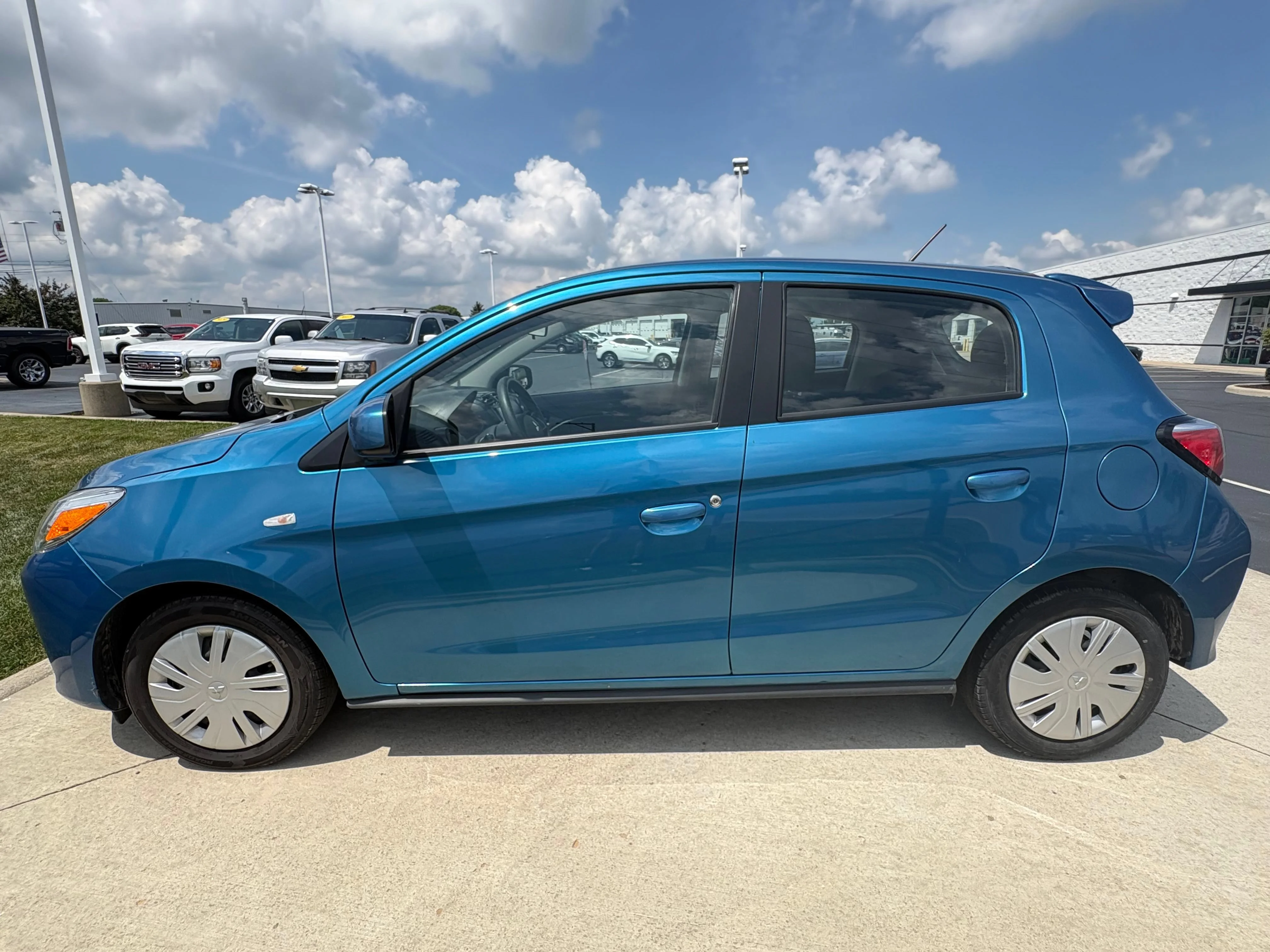 Used 2024 Blue Mitsubishi ES image 4