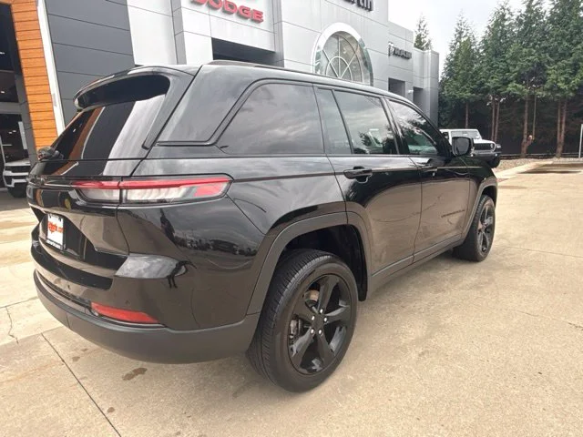Used 2023 Black Jeep Altitude X image 6