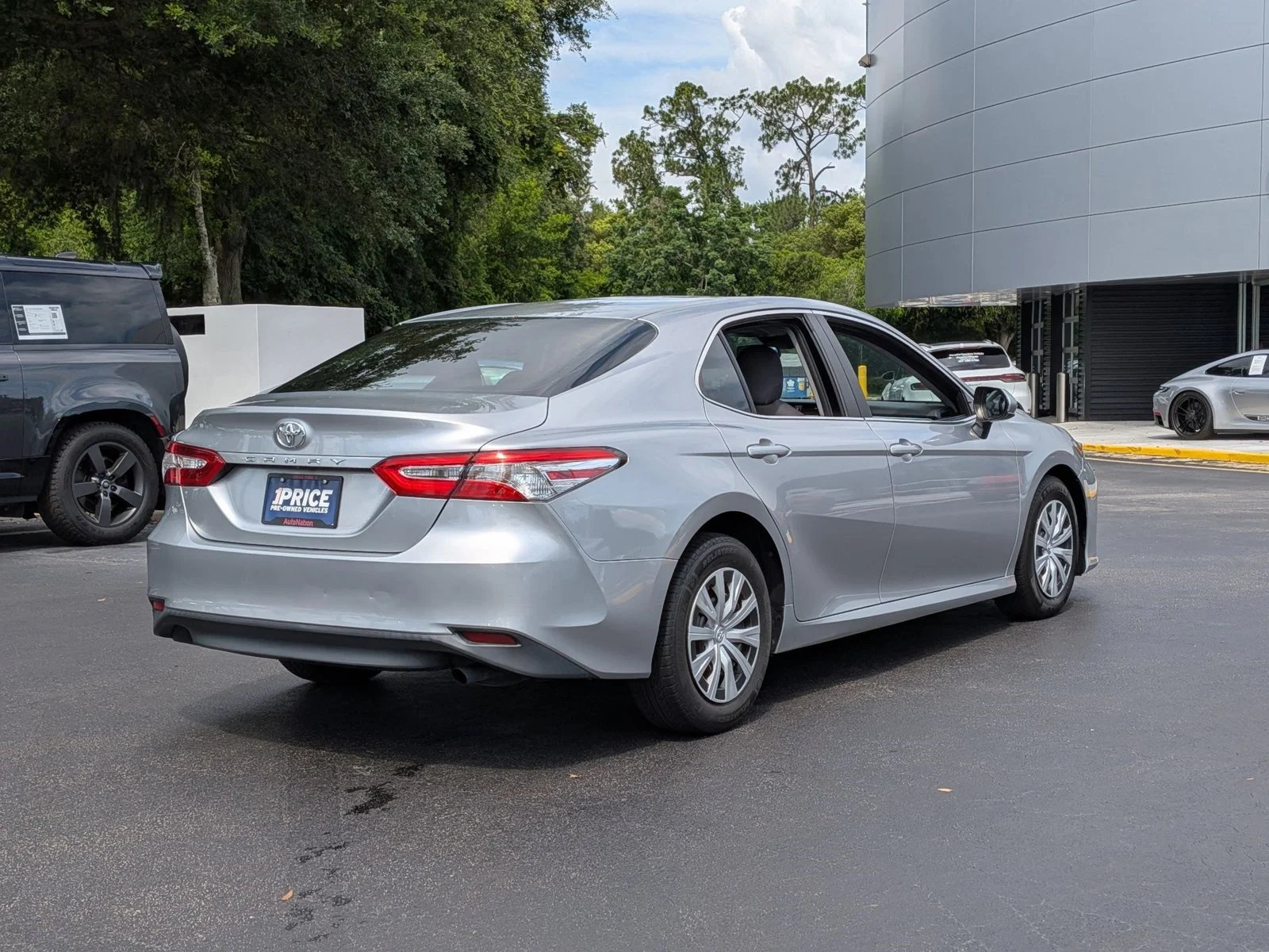 Used 2018 Celestial Silver Metallic Toyota L image 9