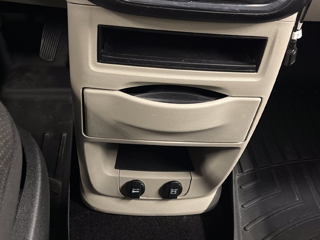 Used 2019 Silver Dodge SE image 27