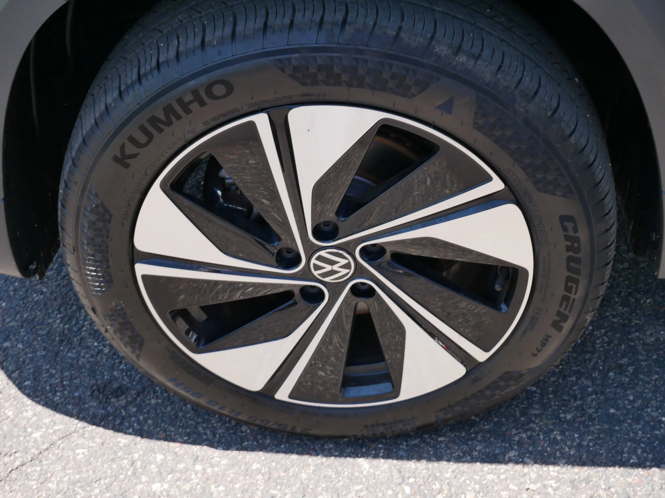 Certified Used 2025 Platinum Gray Metallic Volkswagen SE image 15