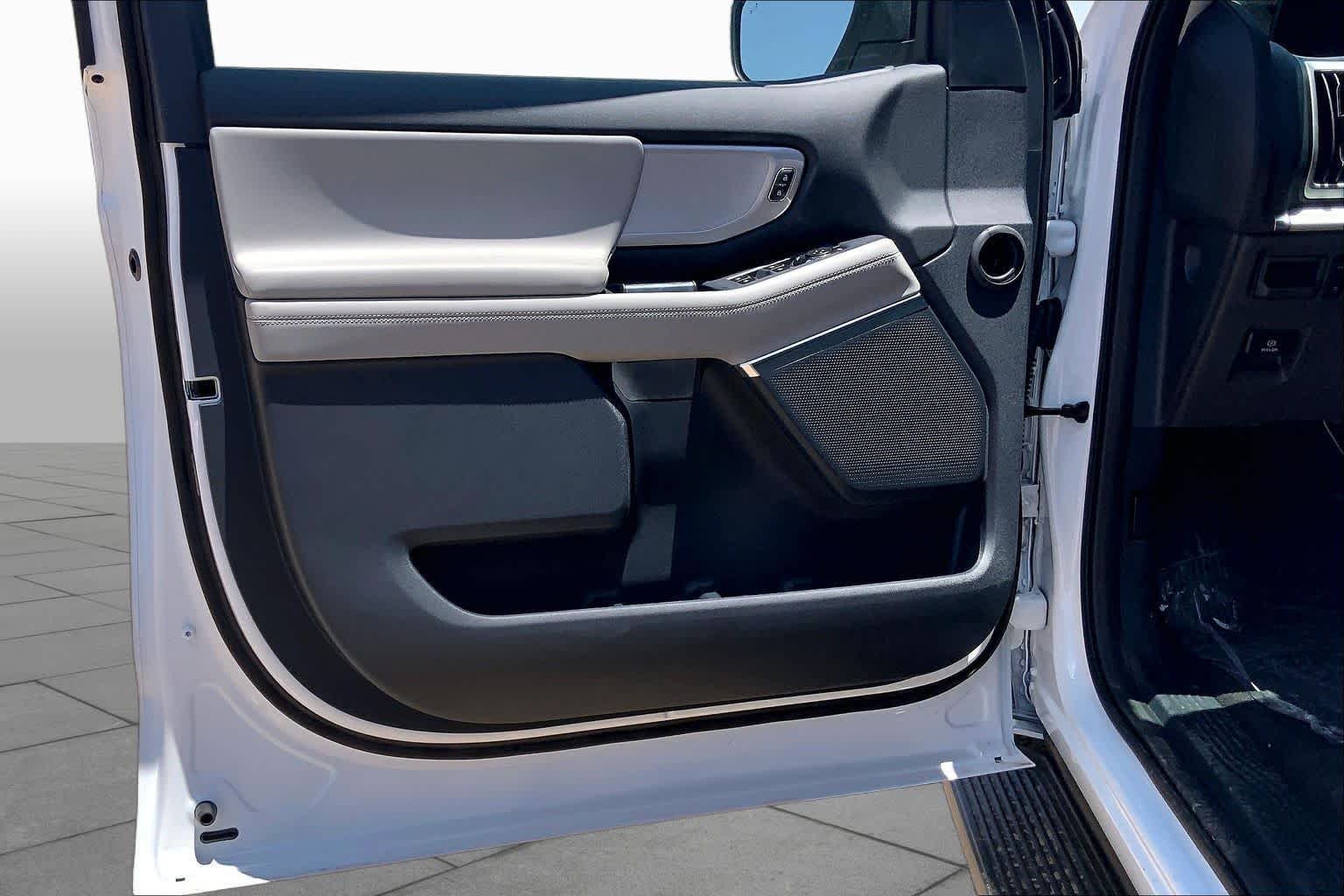 New 2026 Oxford White Ford Active image 10