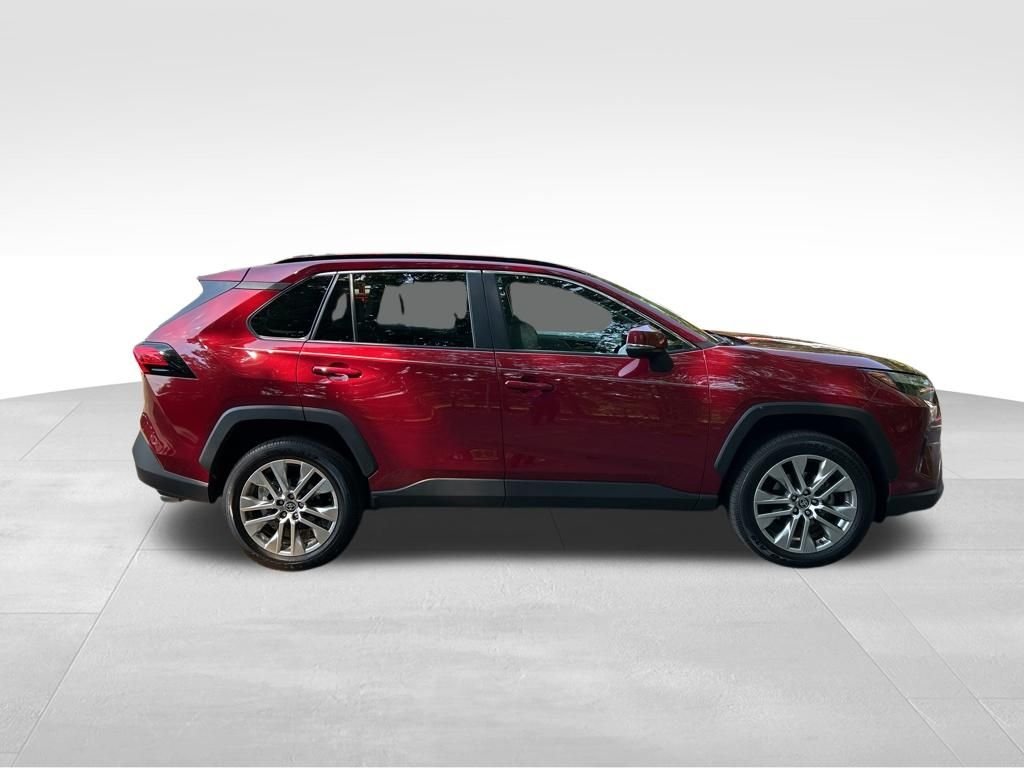 Used 2022 Red Toyota XLE Premium image 7