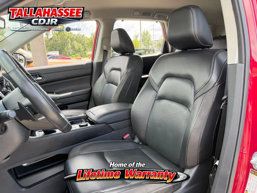 Used 2023 Scarlet Nissan SL image 15