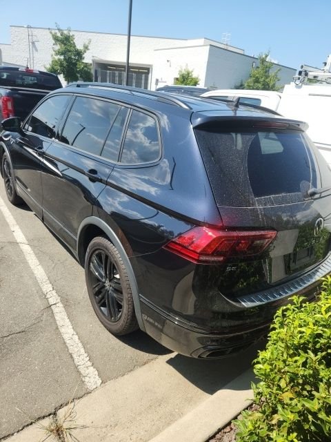 Used 2022 Black Volkswagen 2.0T SE R-Line Black image 4