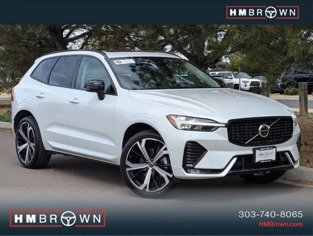 2023 Volvo XC60 B5 Ultimate Dark Theme