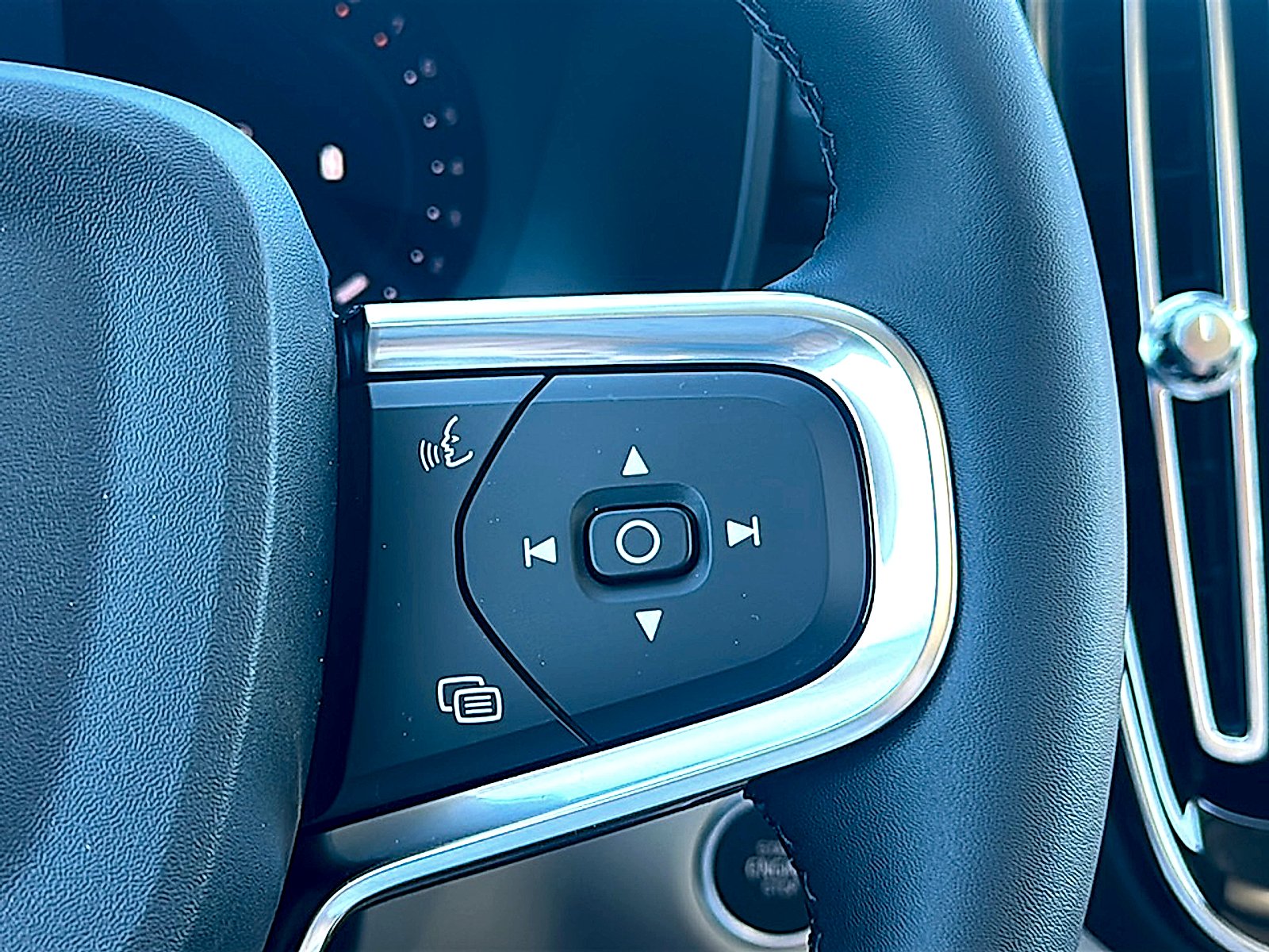 New 2026 Vapour Grey Volvo Plus image 19