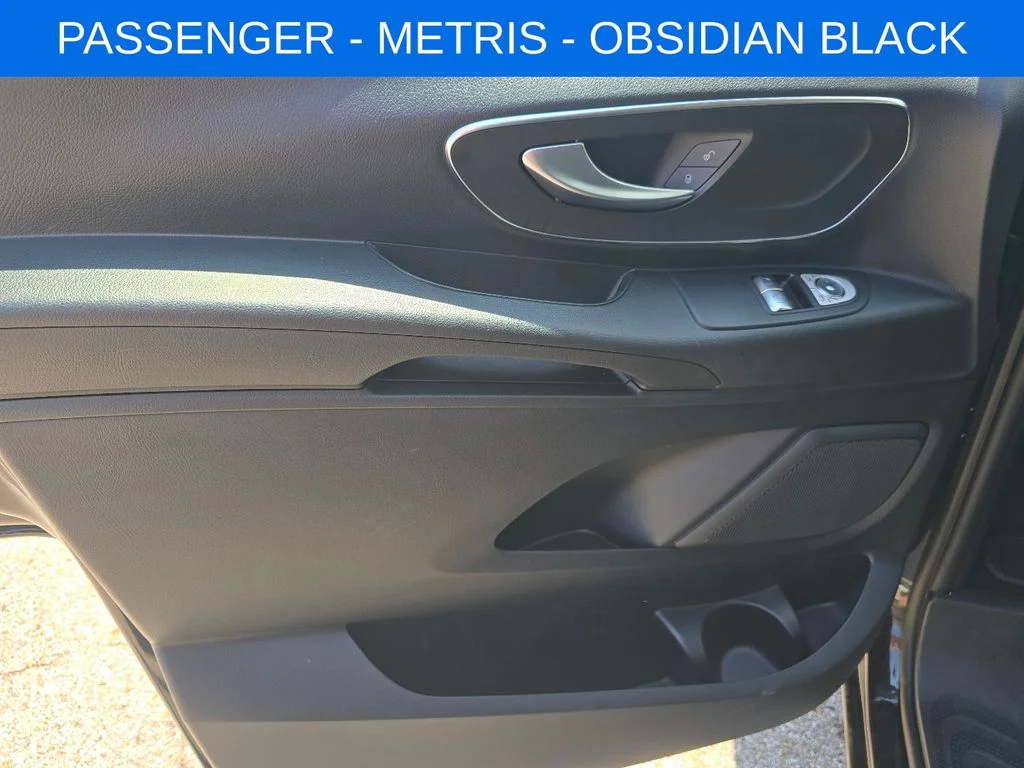 Used 2023  Mercedes-Benz Passenger image 20