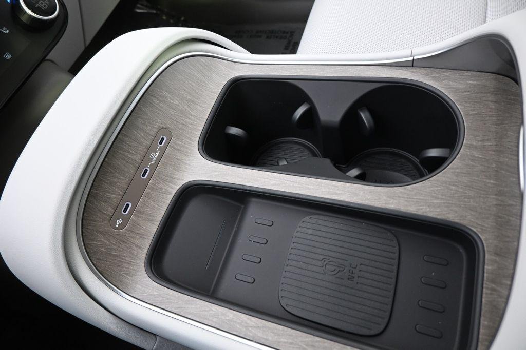 New 2026 Titainium Hyundai SEL AWD image 32