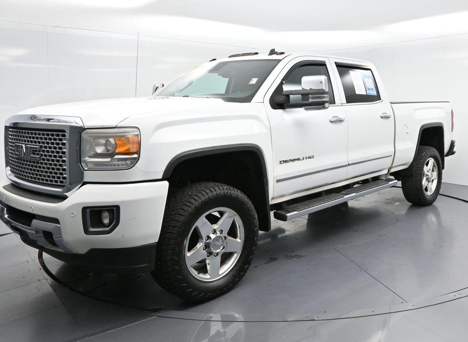 Used 2015 Summit White GMC Denali image 3