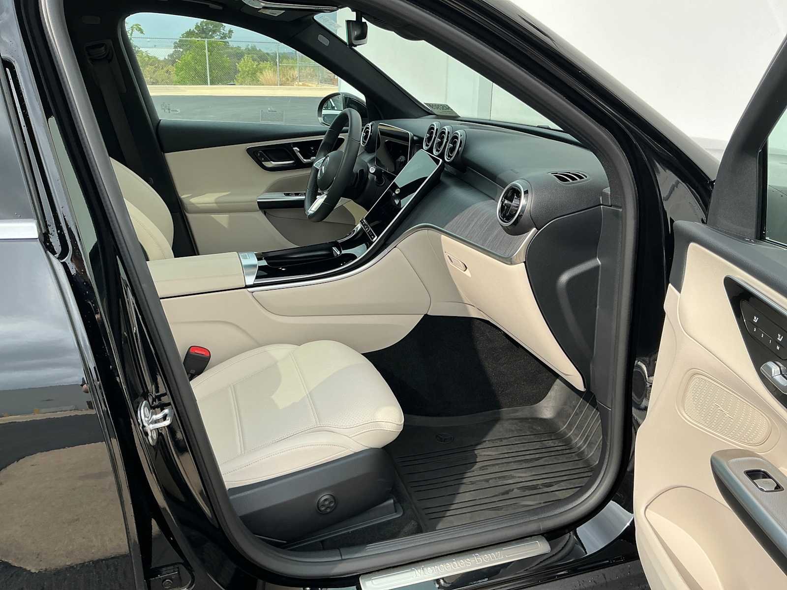 Certified Used 2026 Black Mercedes-Benz GLC 300 image 11