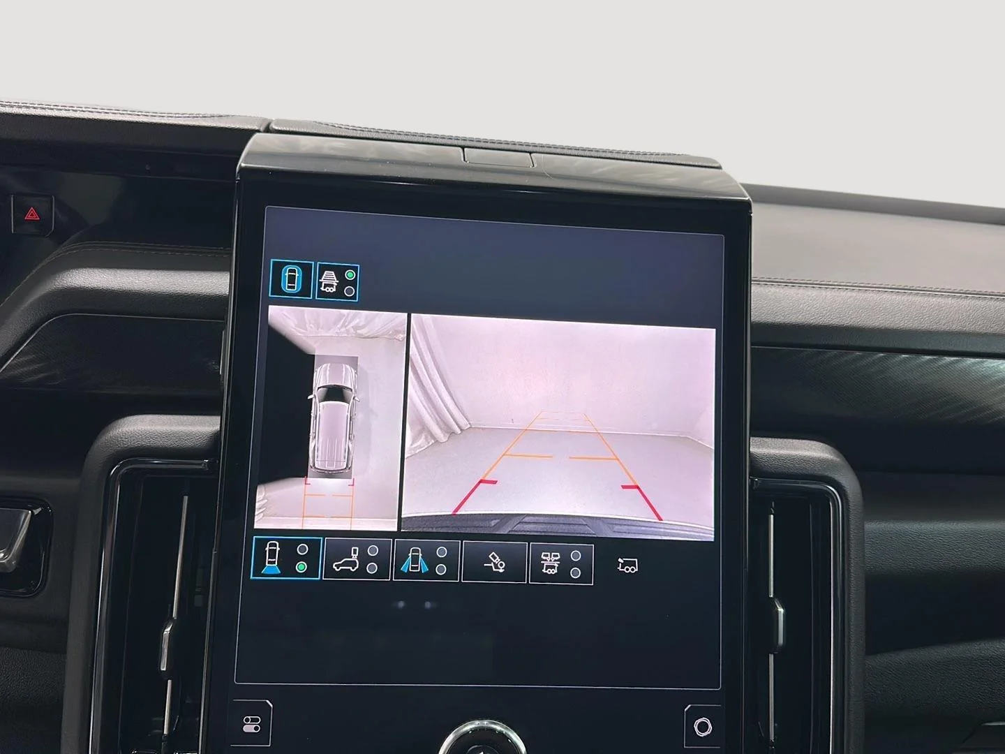 Used 2025 Summit White GMC AT4 image 13