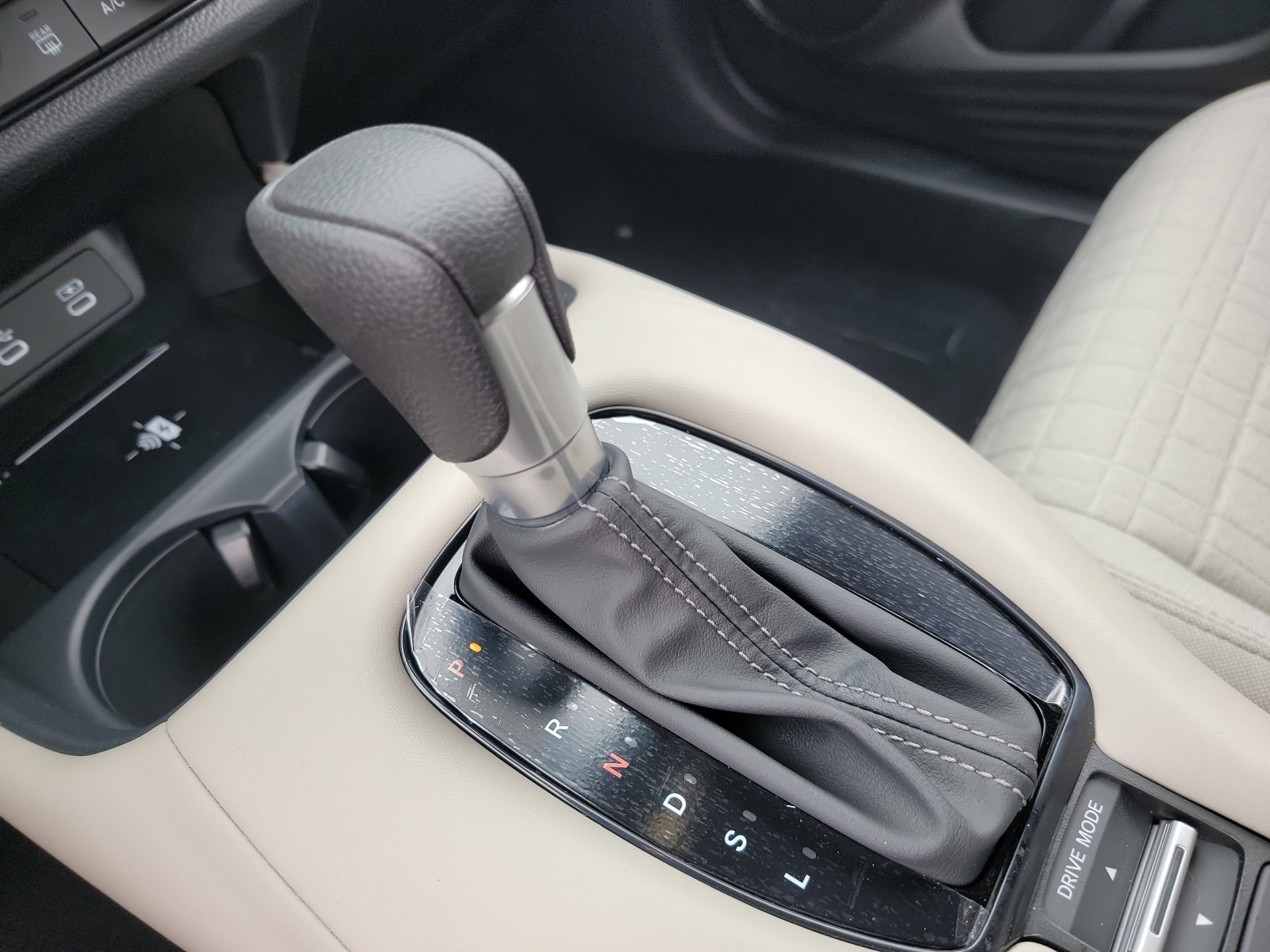 New 2027 Platinum White Pearl Honda LX image 21