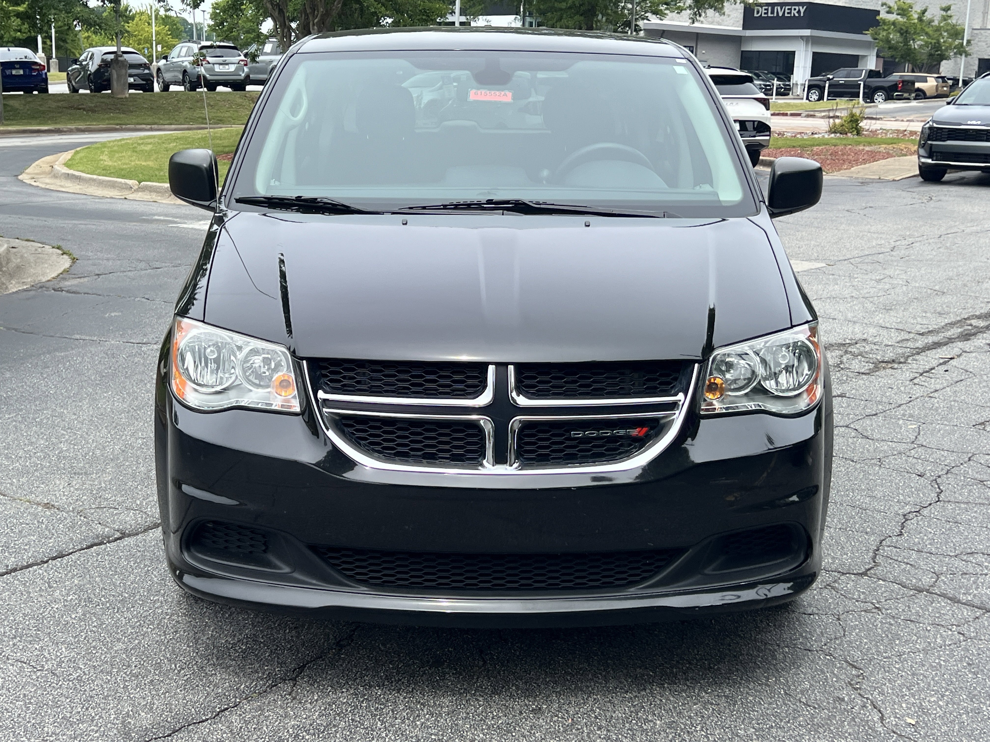 Used 2019 Black Onyx Crystal Pearlcoat Dodge SE image 3