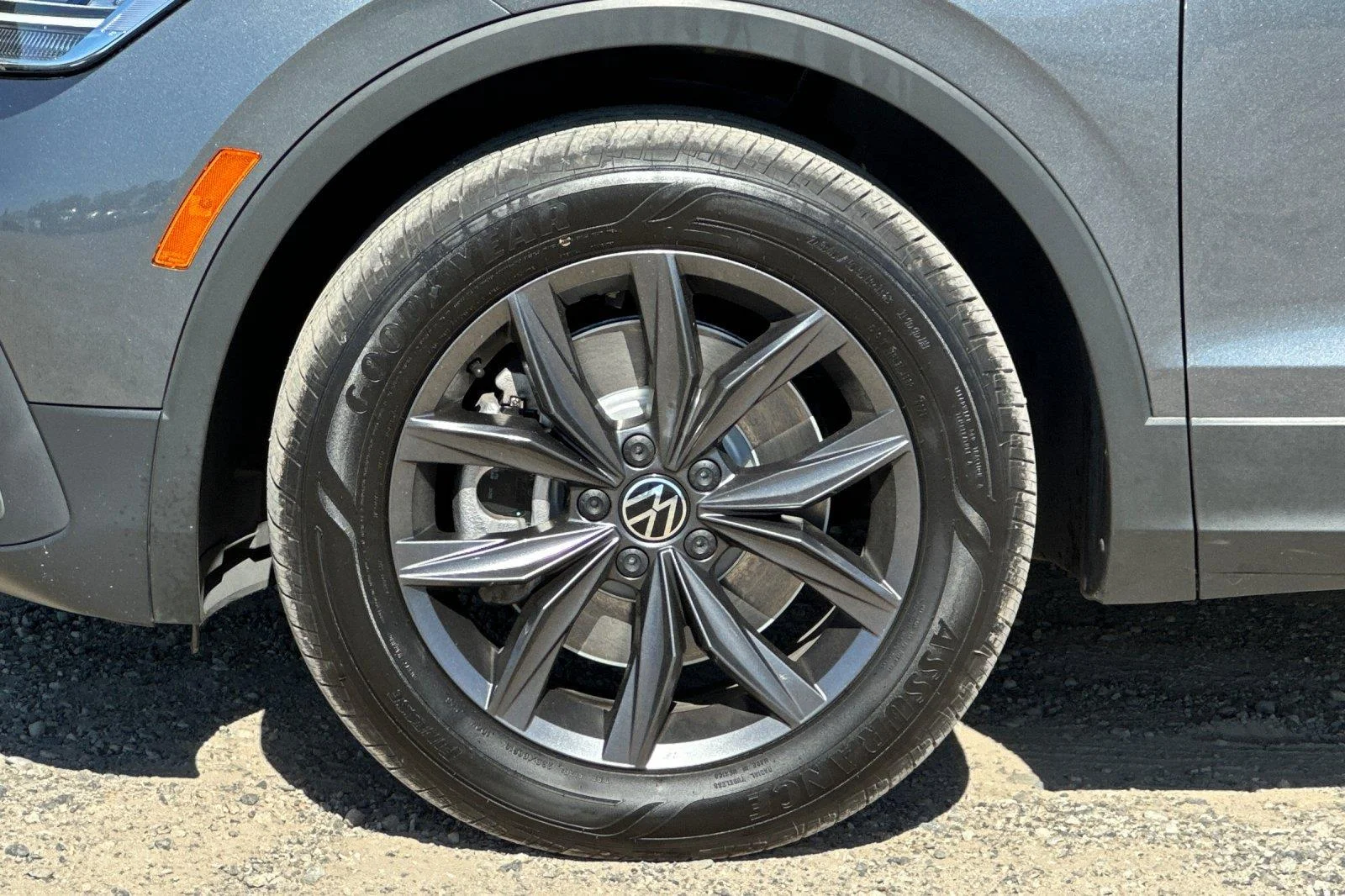 Used 2023 Platinum Gray Metallic Volkswagen SE image 26