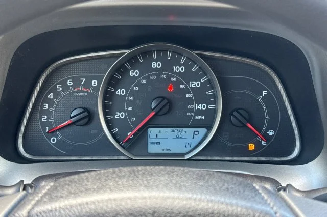 Used 2014 Silver Toyota XLE image 27