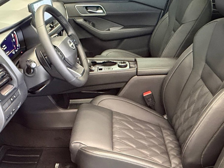 New 2026 Champagne Silver Metallic Nissan Platinum image 26