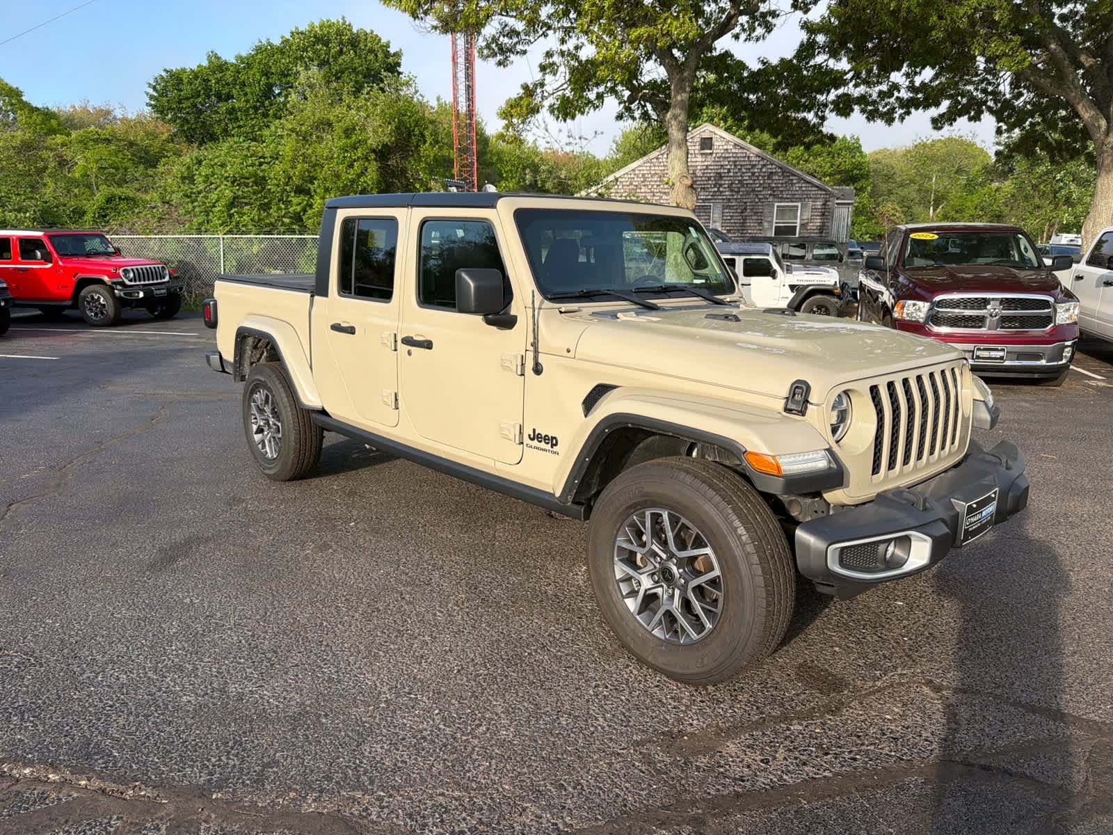 2022 Jeep Gladiator Sport S's photo