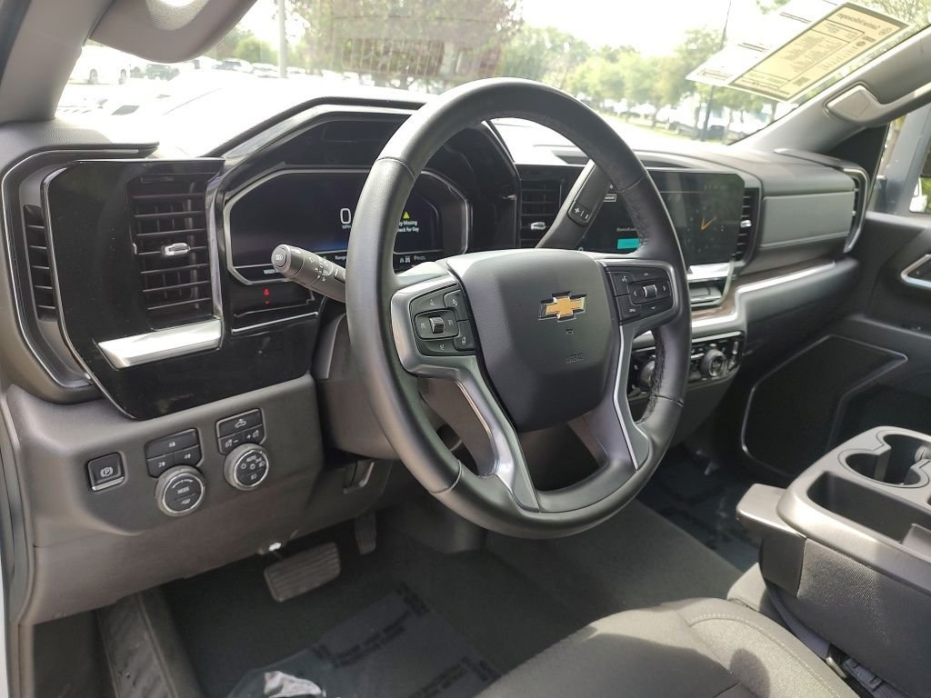 Used 2025 White Chevrolet LT image 21