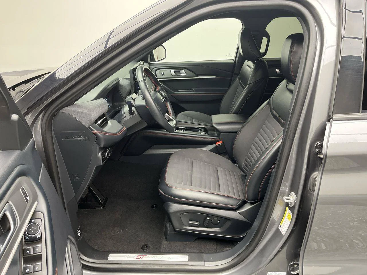 Used 2025 Gray Ford ST-Line image 3