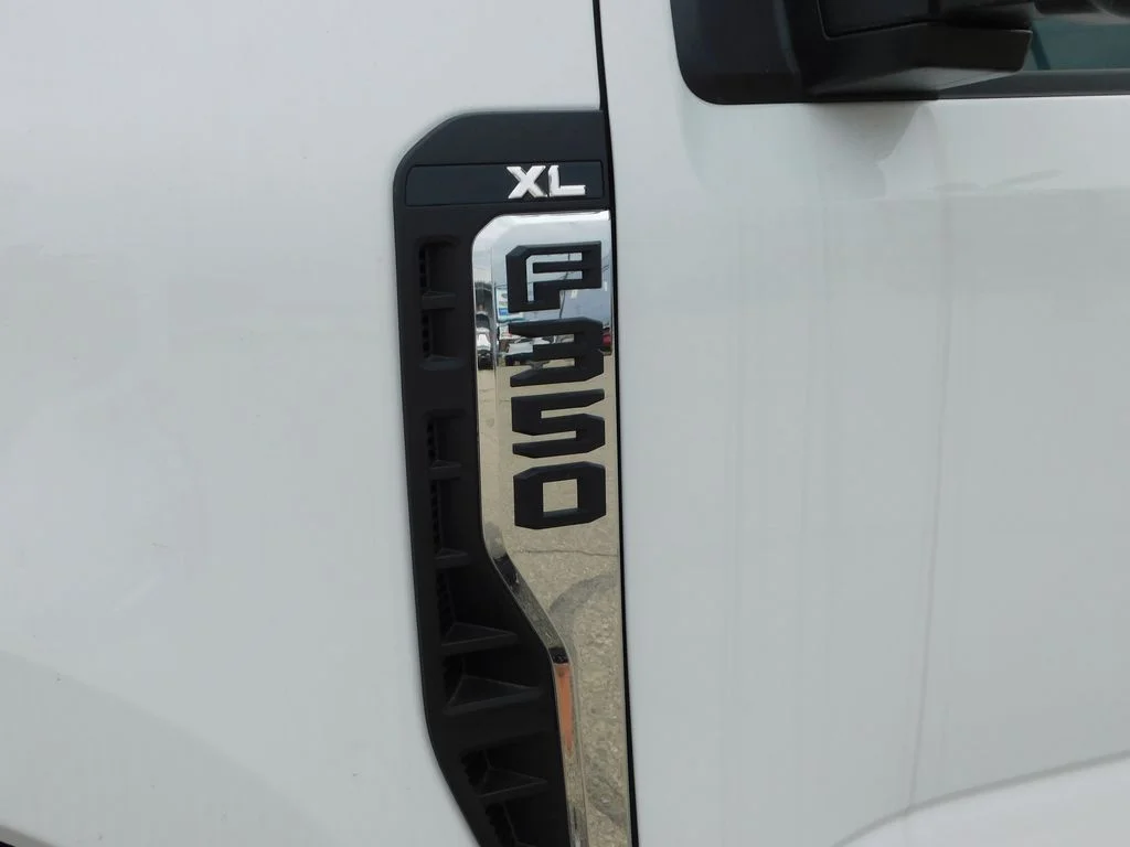 2025 Ford F-350 Super Duty Chassis Cab XL - Photo 35