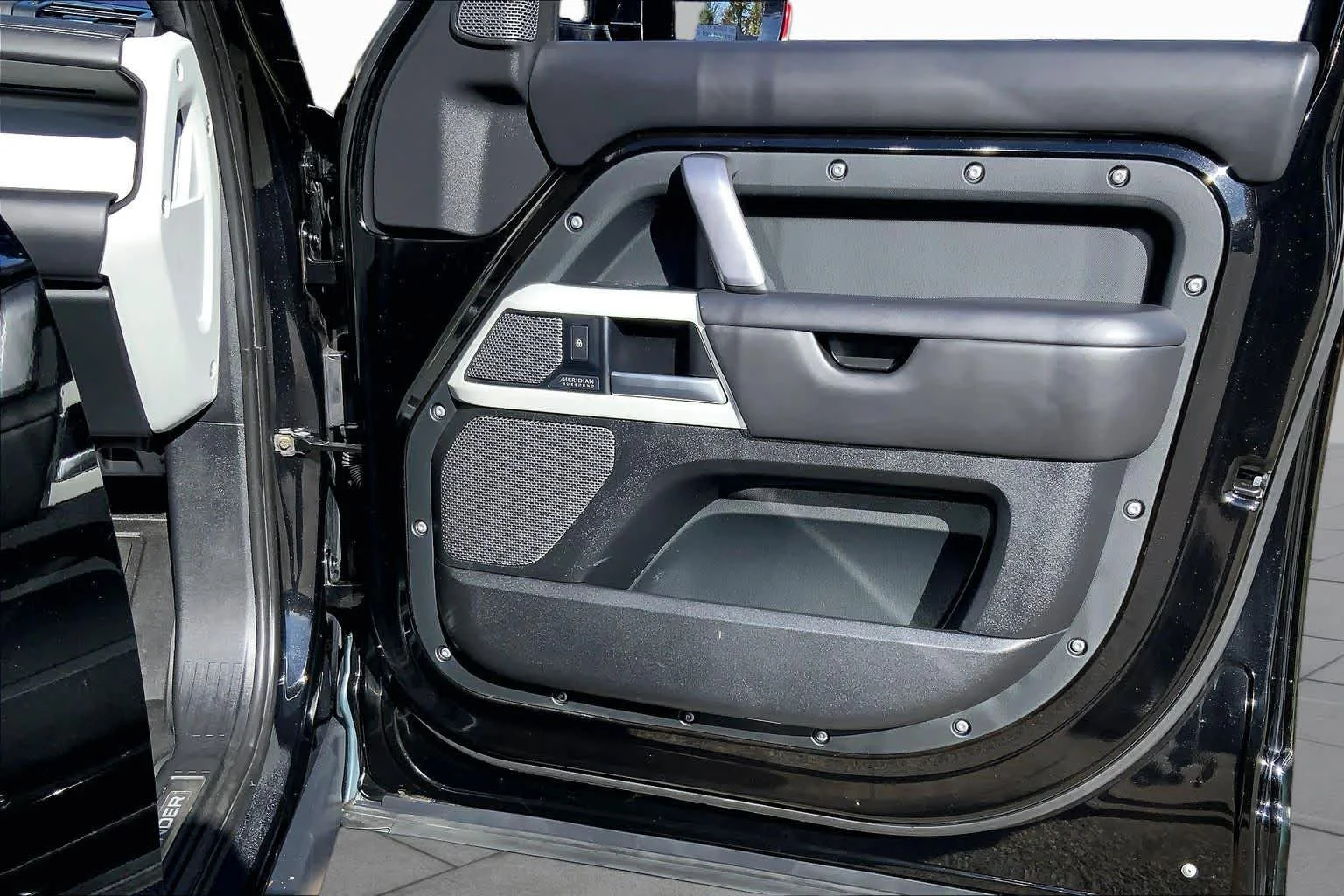Used 2022 BLACK Land Rover X-Dynamic HSE image 21