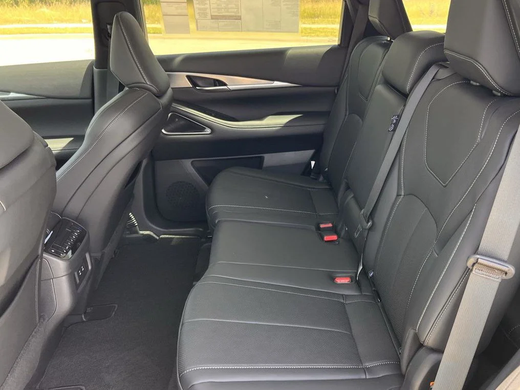 New 2027 RADIANT WHITE INFINITI Luxe FWD image 28