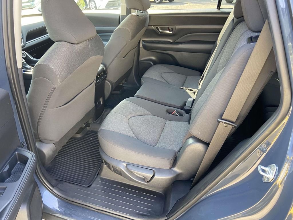 Used 2025 White Toyota LE image 20