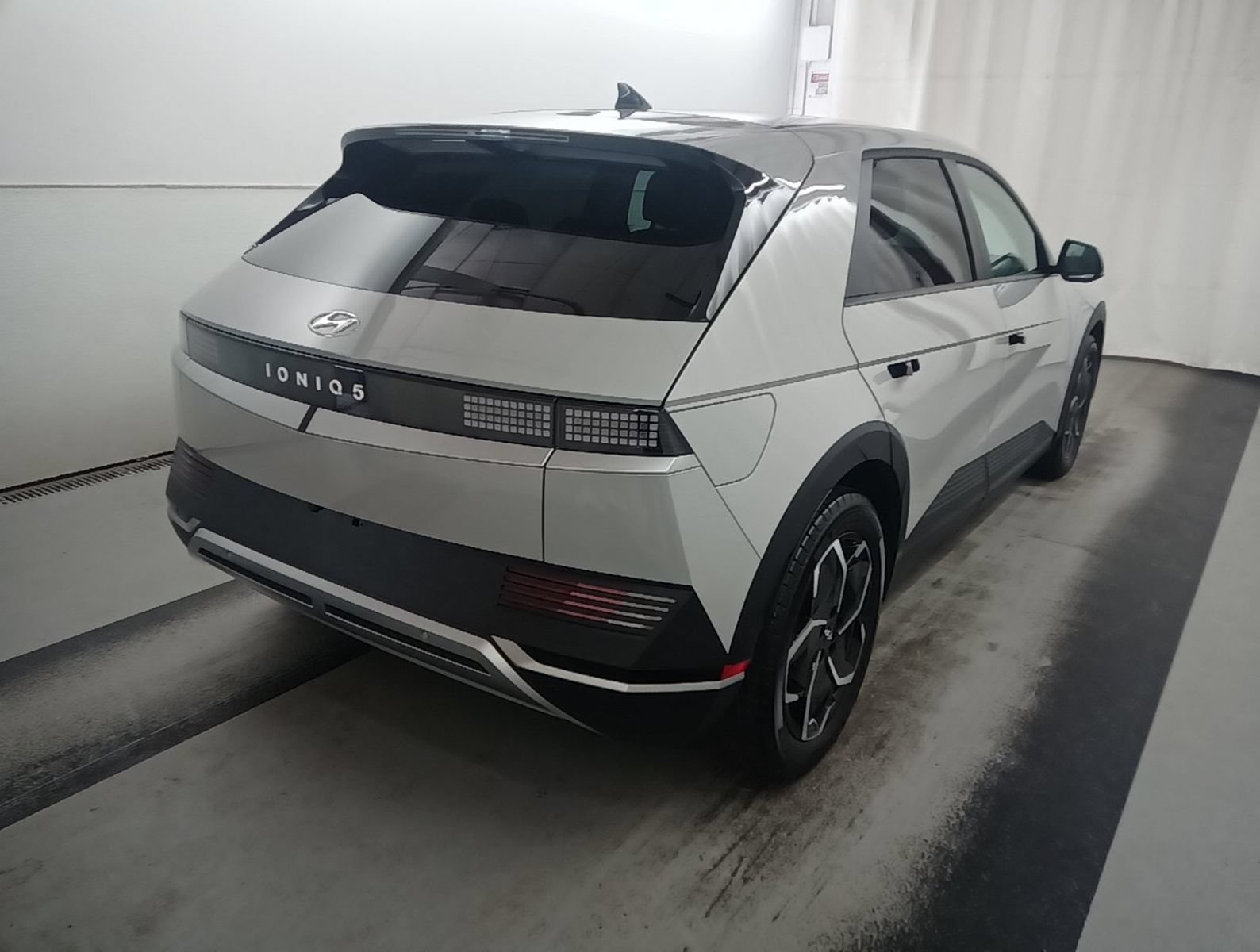 Used 2024 Gray Hyundai SEL image 3