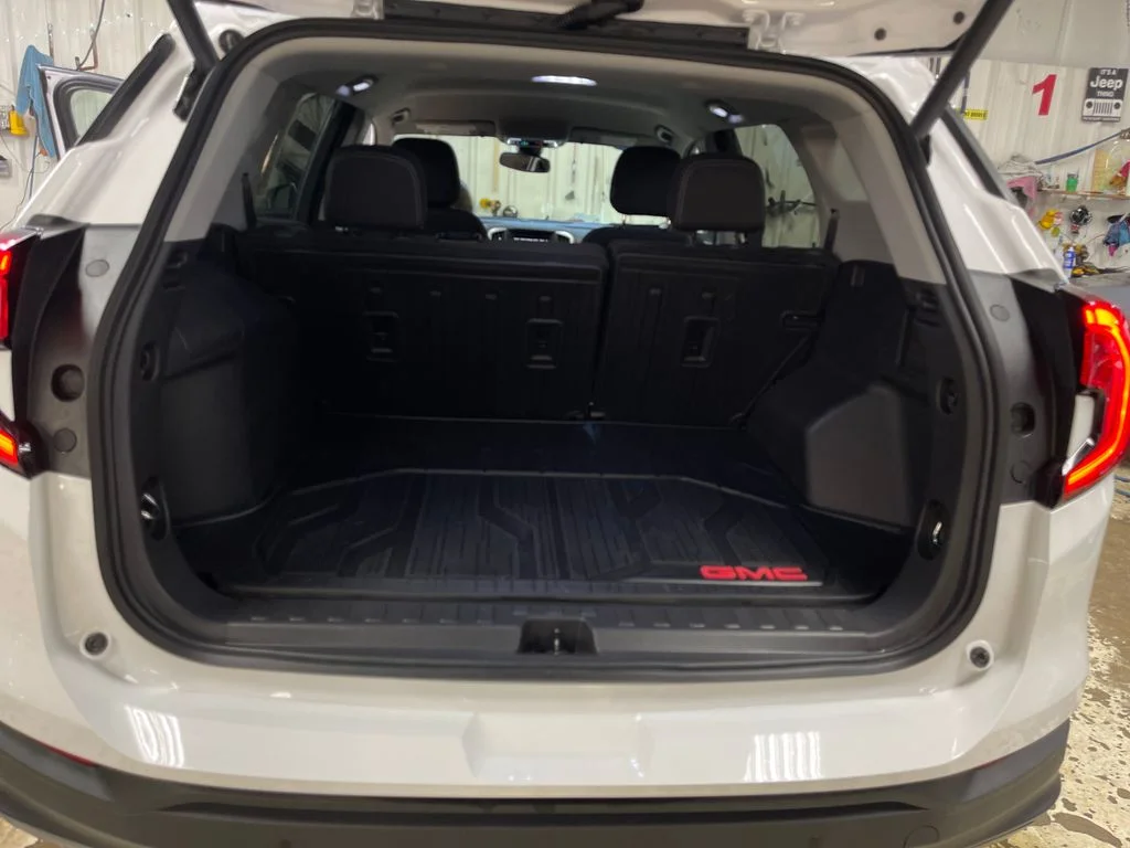 Used 2024 White GMC SLE image 21