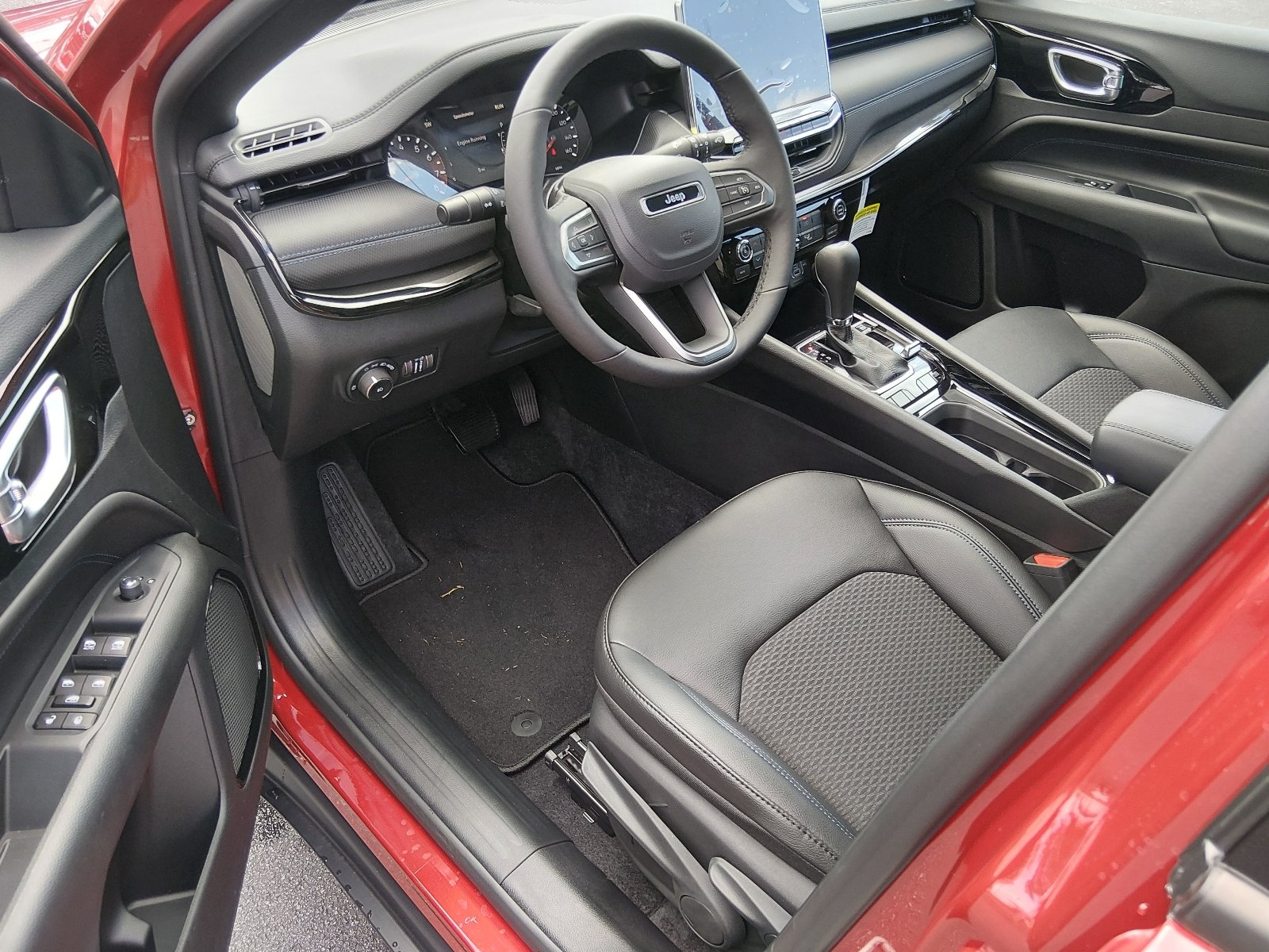 New 2026 Red Hot Pearlcoat Jeep Latitude Altitude image 4