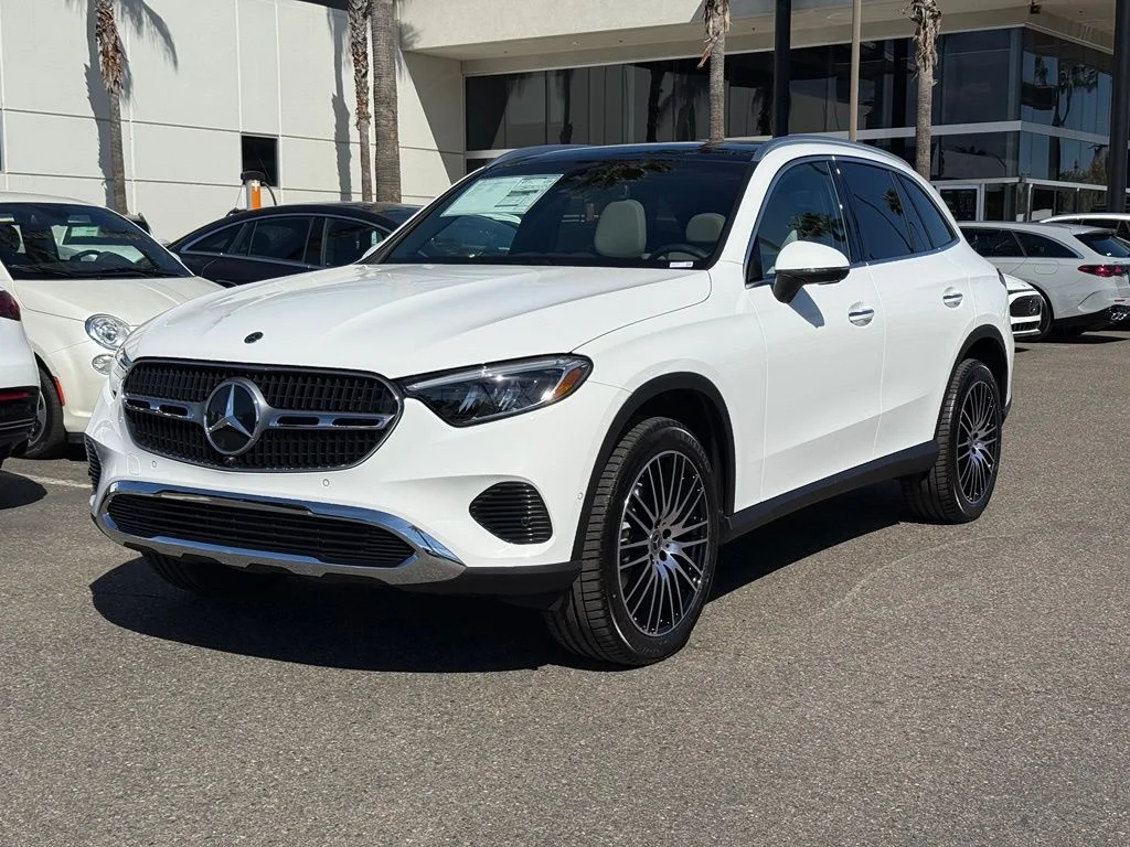 New 2027 White Mercedes-Benz GLC 300 image 10