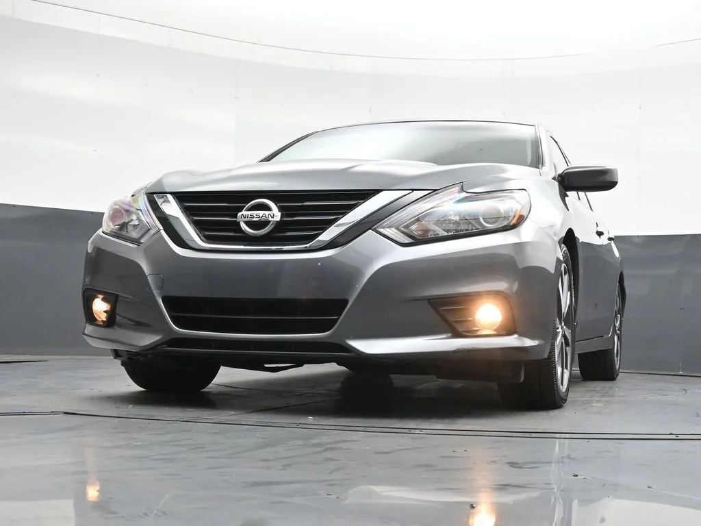 Used 2017 Gray Nissan 2.5 SR image 45