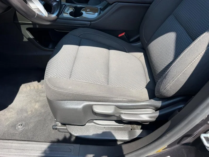 Certified Used 2020 Carbon Black Metallic GMC SLE image 20