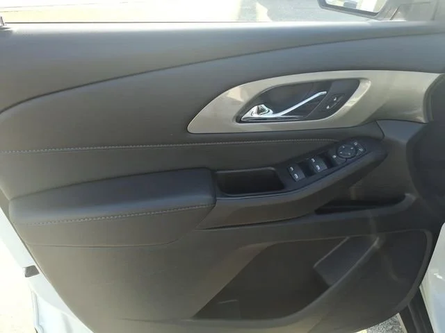 Used 2023 Summit White Chevrolet LT Cloth image 12