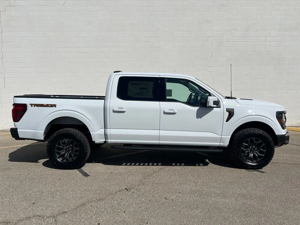New 2026 Oxford White Ford Tremor® image 8