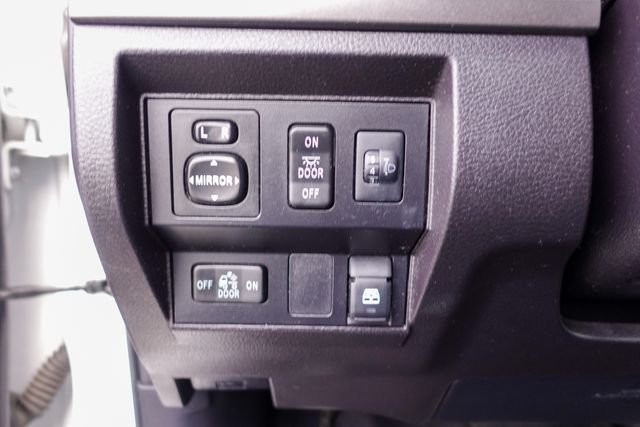 Used 2016 White Toyota SR5 image 19