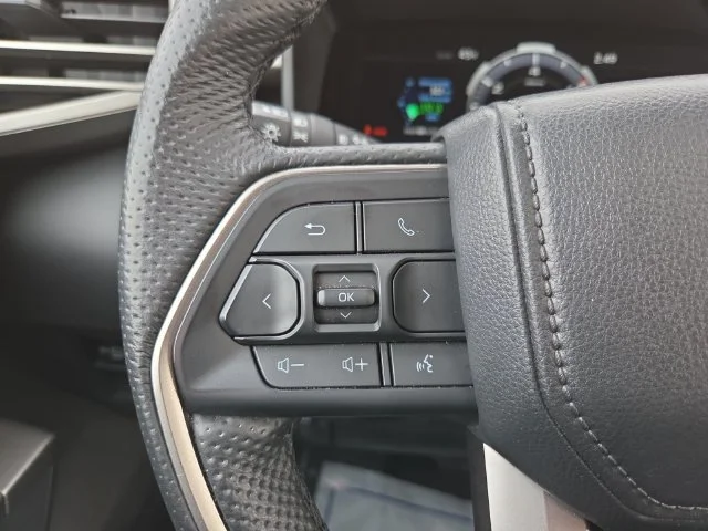 Used 2025 Silver Toyota SR5 image 19