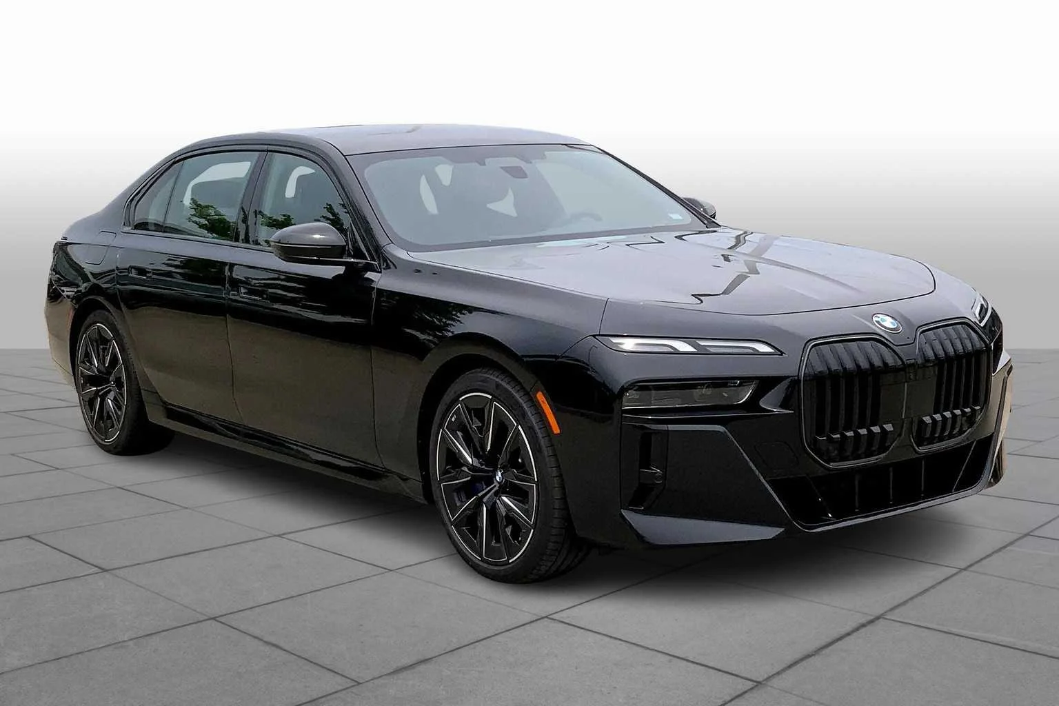 2025 BMW 7 Series 760i - Photo 2