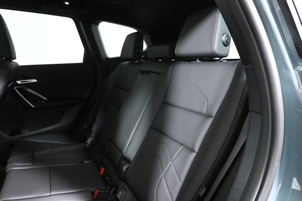 New 2026 Green Metallic BMW xDrive28i image 4