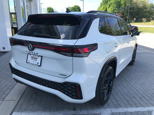 New 2026 Opal White w/Deep Black Roof Volkswagen SE R-Line Black image 8