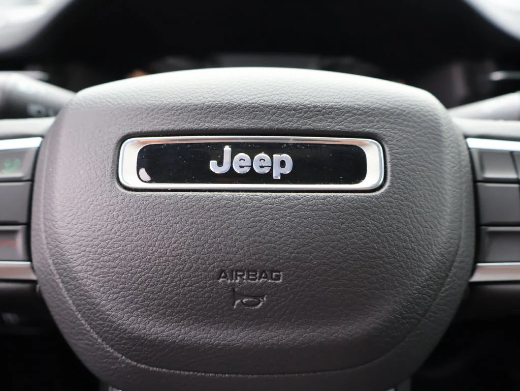 Used 2024 Gray Jeep Latitude Lux image 26