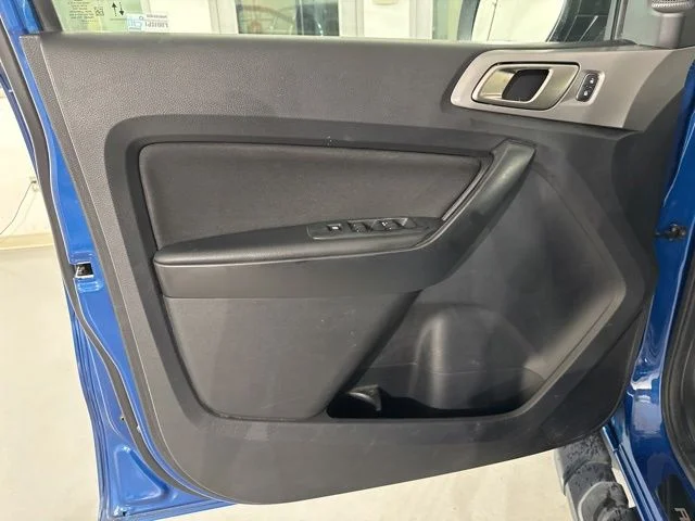 Used 2020 Blue Ford XLT image 17