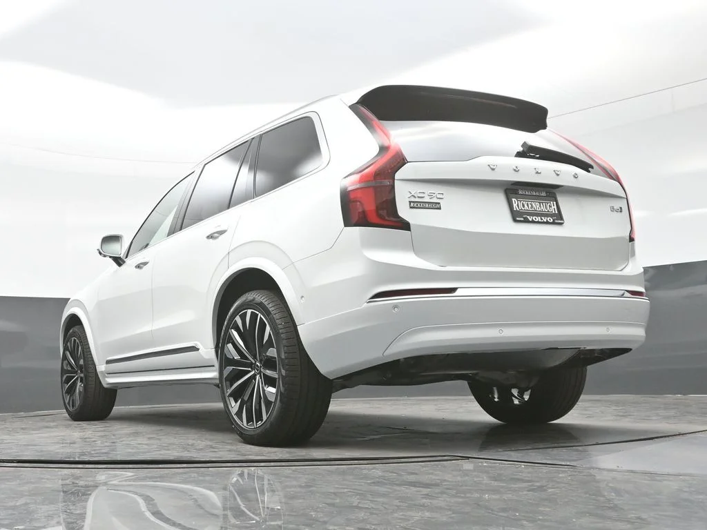 New 2026 Crystal White Volvo Plus image 24