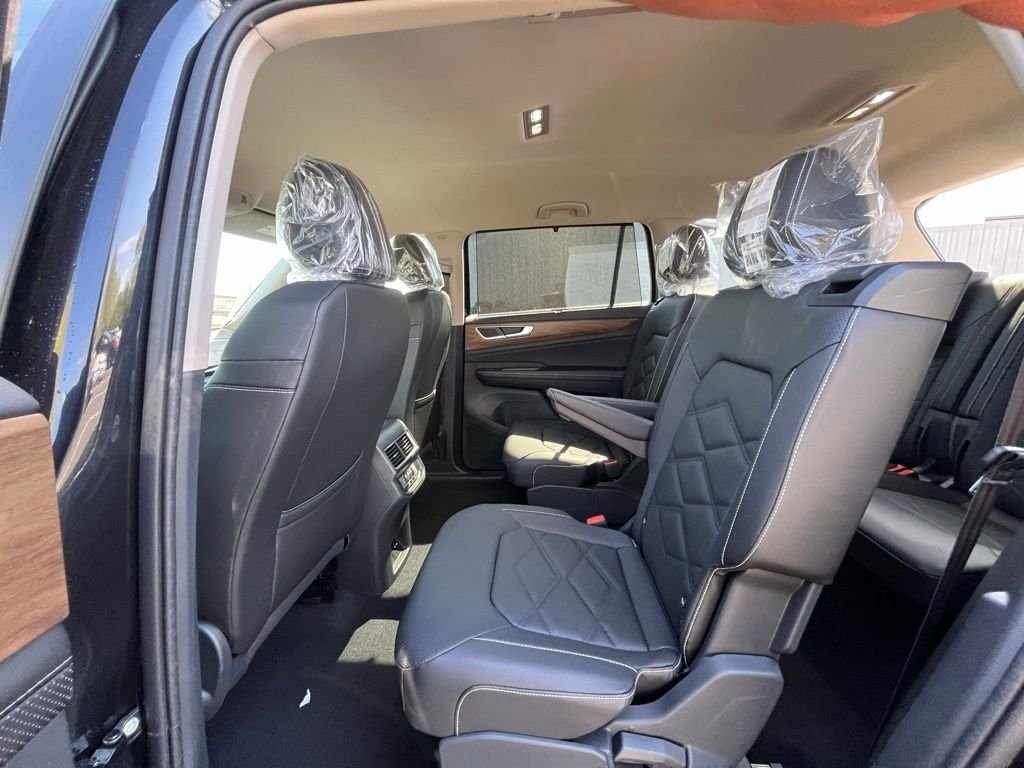 New 2026 Black Volkswagen 2.0T SE w/Technology image 19